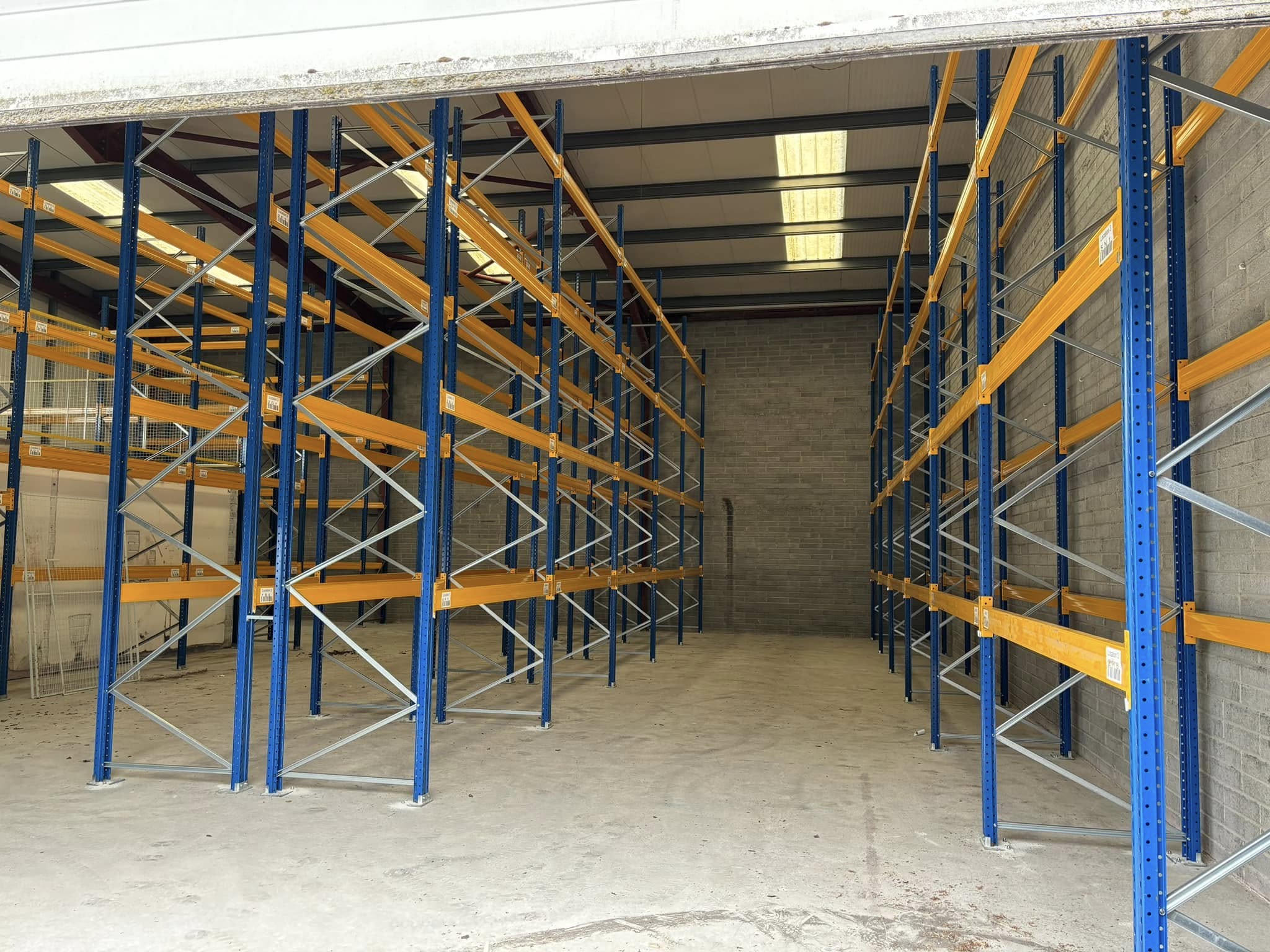 Covered outdoor cantilever storage installation